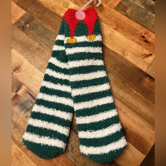 WOMEN’S WARM FUZZY CHRISTMAS HOLIDAY SOCKS, NWT New with Tags - Picture 2 of 4